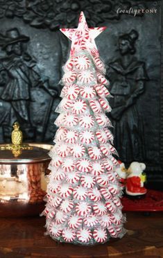 How to Make a DIY Peppermint Candy Christmas Tree Peppermint Candy Christmas Tree, Christmas Candy Crafts, Peppermint Tree, Candy Trees, Gifts Drawing, Peppermint Candies, Candy Christmas Tree, Candy Tree, Candy Cane Christmas Tree