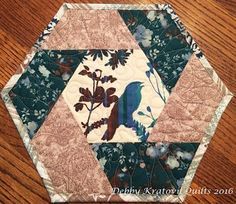 Hexagon Quilting, Mug Rug Tutorial, Birds Fabric, Mug Rug Patterns, Quilted Table Runners Patterns, Place Mats Quilted, Hexagon Quilt, Quilt Block Tutorial, Doll Quilt