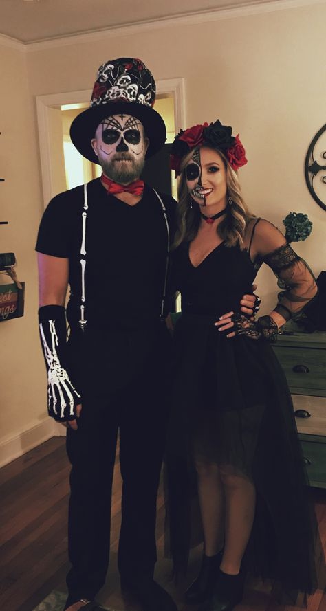 Day of the dead 💀 Cheap Easy Halloween Costumes, Day Of Dead Costume, Mexican Halloween Costume, Diy Day Of The Dead, Couple Costumes For Halloween, Catrina Costume, Muertos Makeup, Dead Costume, Mexican Halloween