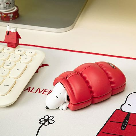 Snoopy Wireless Mouse Cute Wireless Mouse, Cool Items To Buy, Gadgets Aesthetic, Cute Computer Mouse, Charlie Brown Woodstock, Snoopy Items, Snoopy Stuff, Snoopy Gifts, Galaxy Smartphone