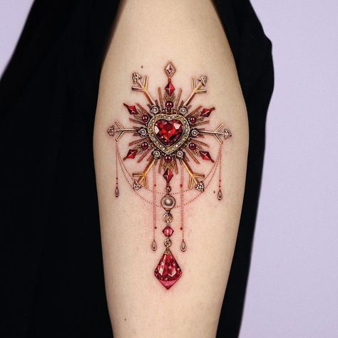 예͓̽리͓̽엘͓̽ auf Instagram: „Heart gem ornament❄️❤️“ Chest Neck Tattoo, Ruby Tattoo, Jewelry Tattoo Designs, Gem Tattoo, Rose Shoulder Tattoo, Heart Gem, Jewel Tattoo, Instagram Heart, Classy Tattoos