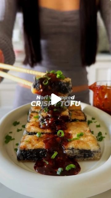 Vegan Bowls™ | Daily Vegan Recipes 🌱 on Instagram: "😋 This Nori Wrapped Crispy Tofu with a Sweet & Spicy Gochujang Sauce is totally extraordinary! 🌱 Make sure to make some to fill that big tofu craving! 😉💯🌿

For the recipe, follow 👉 @veganbunnyelle ⭐👍💕

#veganbowls #vegan #tofu" Nori Wrapped Tofu, Nori Wrap, Gochujang Sauce, Vegan Tofu, Vigan, Crispy Tofu, Vegan Bowls, Tofu Recipes, Sweet And Spicy