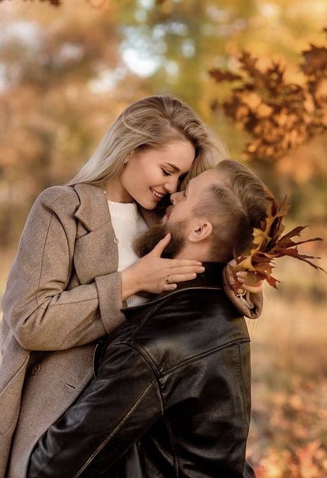 Hello Cake, Winter Couple Pictures, Shooting Couple, Beautiful Beach Pictures, Fall Portraits, Romantic Couple Images, Beautiful Photoshoot Ideas, Romantic Couples Photography, Romantic Photos Couples