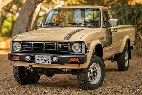 Toyota Trucks For Sale, Old Toyota, Mobil Off Road, Classic Trucks Vintage, Toyota Pickup 4x4, Tacoma World, Single Cab Trucks, Tacoma Truck, Nissan Trucks