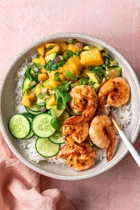 Prawn & Rice Bowls with Mango & Avocado Salsa - a Summery affair Prawn Bowl, Prawn Rice Bowl, Mango Avocado Salsa, Honey Garlic Sauce, Shrimp And Rice, Avocado Salsa, Feel Good Food, Coconut Rice, Garlic Shrimp