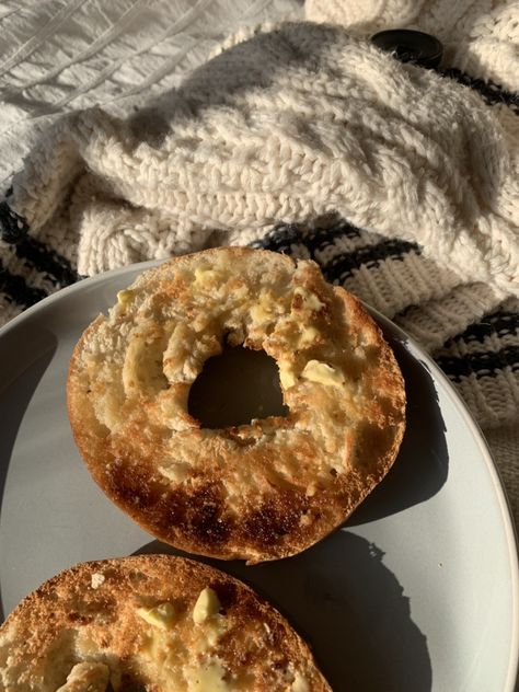 toasted bagel + #taylorswift #cardigan #aesthetic Charis Core, Cardigan Aesthetic, Toasted Bagel, Kpop Life, Recovery Food, Fav Food, Food Mood, Visual Aid, Daily Mood