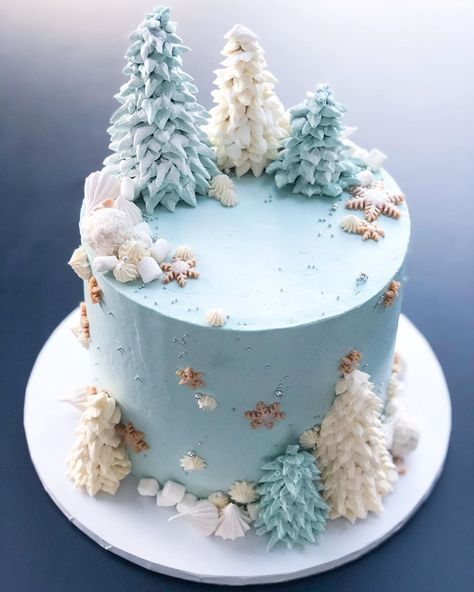 OhCakes - Winnie on Instagram: “Winter wonderland cake: I wish you have all had a great Christmas and looking forward to 2020!!! . . #christmas #festive #cake #cakes…” Winter Torte, Snow Cake, Winter Wonderland Cake, Christmas Cakes Easy, Christmas Themed Cake, Whiskey Cake, Wonderland Cake, Resipi Kek, Christmas Cake Designs