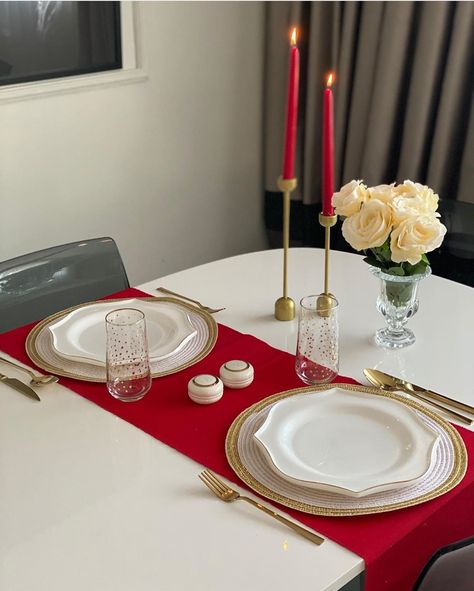 Dinner Decoration Ideas Table, Valentines Table Setting, Valentines Table Decor, Romantic Dinner Tables, Romantic Dinner Decoration, Valentines Table, Valentine Tablescape, Romantic Table Setting, Valentine Table Decorations