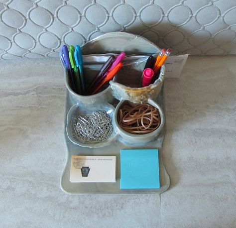 Clay Organizer Ideas, Diy Clay Organizer, Air Dry Clay Desk Organizer, Clay Stationary Holder, Pottery Organizer, Ceramic Desk Accessories, Pottery Desk Organizer, Clay Desk Organizer, Pen Holder With Clay