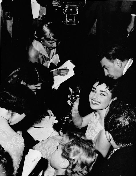 Audrey Hepburn Oscars, Audrey Hepburn Oscar, Audrey Aesthetic, Billionaire Wife, Hepburn Quotes, Audrey 2, Audrey Ii, Audrey Hepburn Photos, Audrey Hepburn Quotes