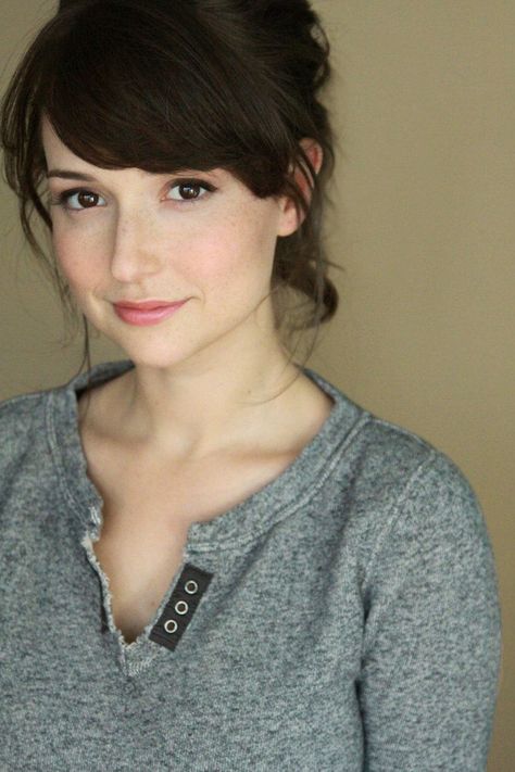 Milana Vayntrub Milana Vayntrub, My Kind Of Woman, Hottest Celebrities, Brown Eyes, Pretty Face, Redheads, Pretty Woman, Beautiful People, How To Look Better