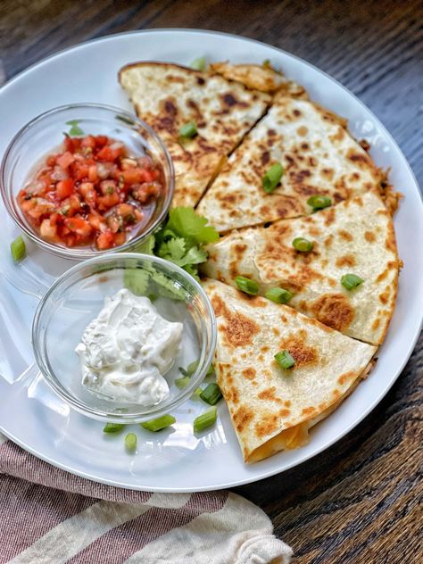 Easy Weeknight Chicken Quesadillas Shredded Chicken Quesadilla Recipe, Ww Sandwiches, Chicken Quesadillas Easy, Sweet Savory And Steph, Dinner Tonight Easy, Easy Weeknight Chicken, Weeknight Chicken, Rotisserie Chicken Breast, Chicken Quesadilla Recipe