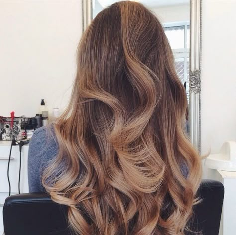 Pinterest: Nuggwifee☽ ☼☾ Loose Bouncy Curls, Twisted Hair, Bouncy Curls, Ombre Hair Color, Hair Colours, Good Hair, Hair Envy, Pretty Hair, Messy Hairstyles