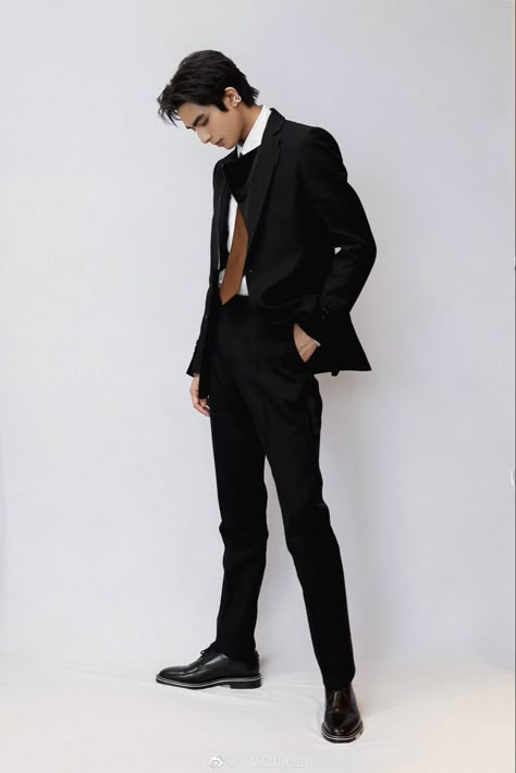 Suit Reference, Song Weilong, China Movie, Elegant Suit, Song Wei Long, Male Models Poses, New Actors, Reference Drawing, Body Reference Poses