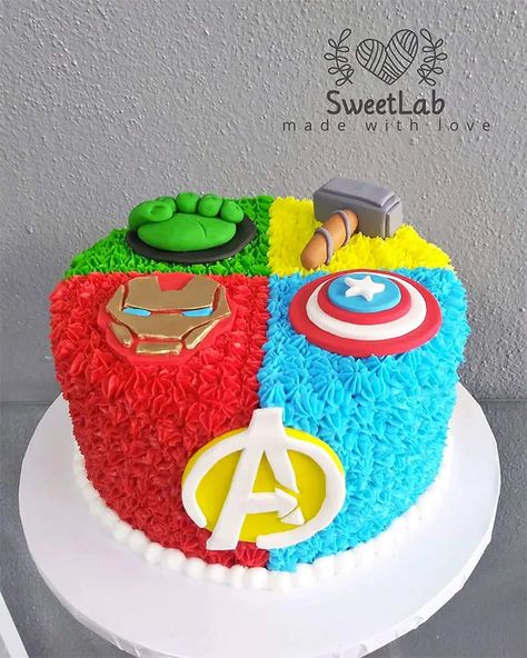 Marvel First Birthday Cake, Marvel Cake Buttercream, Marvel Smash Cake, Marvel Bday Cake, Simple Marvel Cake, Diy Superhero Cake, Avengers Birthday Cake Buttercream, Marvel Cakes For Boys, Marvel Cake Design