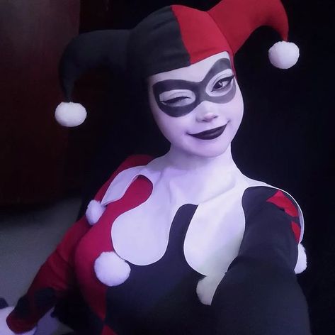 K♦️V on Instagram: “Old Harley pic from last year to celebrate the new year! xD Bye 2022 you suck #harleyquinncosplay #harleyquinn #harleyquinnmakeup…” Bye 2022, Harley Quinn Makeup, Life Drawing Reference, Harley Quinn Artwork, Female Cartoon Characters, Comic Villains, Batman The Animated Series, Kushina Uzumaki, Harley Quinn Art