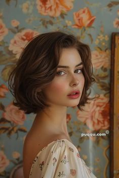 Chic French Hairstyles, Wavy French Bob Without Bangs, Short Haircuts For Women Brown Hair, Short Hairstyle Women Bob Cut, Brown Short Hair Aesthetic, Audrey Hepburn Bob, Coquette Short Hair, Blond Short Hairstyles, 50s Short Hair