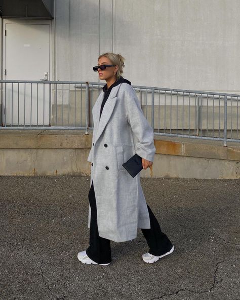 Natalie Just on Instagram: “Stepping into February like 😎 Elevated a simple yoga pants + hoodie look with an overcoat & clutch. Whole outfit is from @asos #asosfashion” Simple Yoga, Asos Fashion, Online Closet, Oh Yes, Easy Yoga, Yoga Pants Outfit, Coat Outfits, Pants Outfit, Yoga Pants