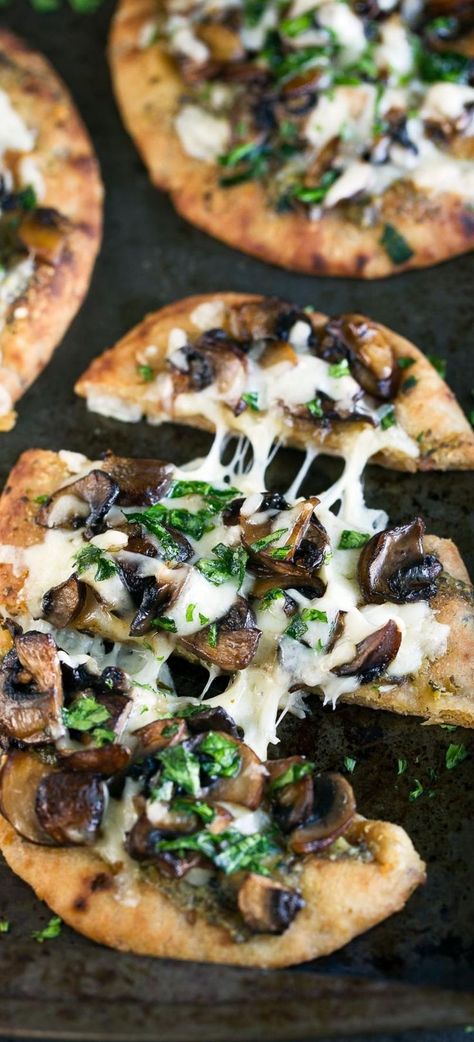 flatbread pizzas with mushrooms, pesto, and cheese Mushroom Goat Cheese Flatbread, What Goes Good With Naan Bread, Naan Toppings Recipes, Mini Flatbread Pizza, Pita Bread Toppings, Fancy Flatbread Recipes, Naan Flatbread Pizza Recipes, Flat Bread Topping Ideas, Pita Flatbread Ideas