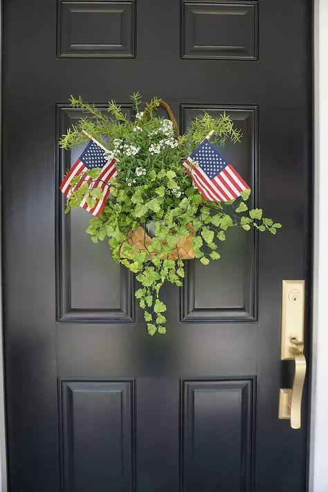 33 Black Front Door Ideas for a Sleek Entry Gloss Black Front Door, Black Front Doors Exterior, Glass Front Door Ideas, Patriotic Front Porch, Diy Industrial Lighting, Patriotic Porch, Front Door Ideas, Black Front Door, Heirloom Traditions Paint