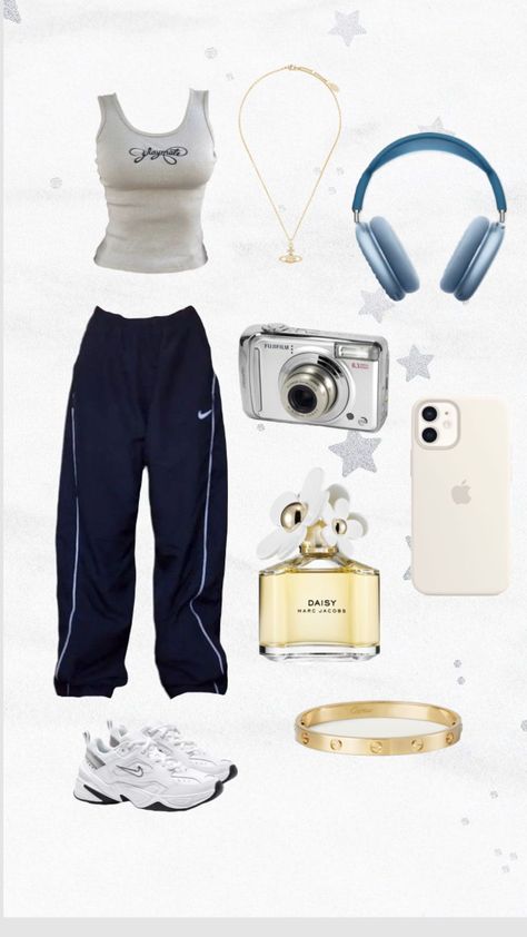 Nike Track Pants Outfits, Headphone Outfit, Apple Headphones, Track Pants Outfit, Casual Oufits, 90’s Outfits, Relaxed Outfit, Casual School Outfits, Causual Outfits