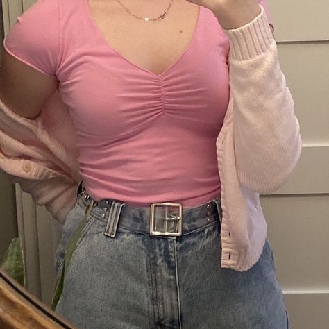 🧚🏼‍♀️ on Instagram: “have any of u been watching the witcher??? do u like it ??? i personally find it so boring ⠀⠀ ⠀⠀ ⠀⠀ ⠀⠀ ⠀⠀ ⠀ ⠀⠀ ⠀⠀ ⠀⠀ ⠀⠀ ⠀⠀ ⠀ ⠀⠀ ⠀⠀ ⠀⠀ ⠀⠀ ⠀⠀…” Pink Tshirt Outfit, Tshirt Outfit, Pink Tshirt, Soft Girl, Fashion Killa, Aesthetic Outfits, Outfits Casuales, Aesthetic Fashion, Teen Fashion