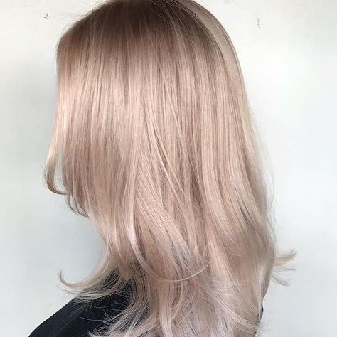 wellanordic Ash blonde hair with rose champagne hues @parturikampaamosarianna Formula: #KolestonPerfect Base: 9/17 + 9/04 + 1.9% Ends: 10/95 + 8/34 + 1.9 Very Light Beige Blonde Hair, Cool Toned Light Blonde Hair, All Blonde Hair Color Shades, Matte Blonde Hair Color, Champagne Beige Blonde Hair, Creamy Ashy Blonde Hair, Cool Blonde Tones, Very Light Ash Blonde Hair, Blonde Hair Cool Tone