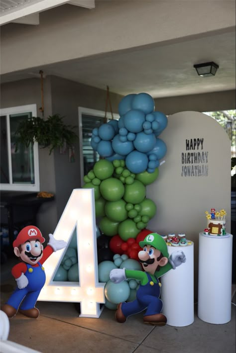 Mario Bros Party Backdrop, Super Mario Balloon Arch, Mario Balloon Garland, Super Mario Balloon Garland, Super Mario Pool Party, Mario Backdrop, Avengers Theme Birthday, Super Mario Brothers Party, Mario Brothers Birthday Party