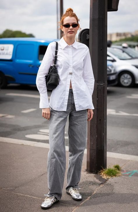 Dior Sneakers Outfit, Silver Sneakers Outfit, Adidas Samba Outfit, Silver Outfits, Jeans Blazer, Samba Outfit, Silver Sneakers, Outfits To Wear, Paris Fashion Week Street Style