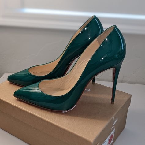 Patent leather Louboutin Pigalle Follies 100mm EU 40.5 (10) Emerald Green. Green Louboutin Heels, Emerald Heels, Emerald Green Shoes, Emerald Green Heels, Pigalle Follies, Louboutin Pigalle, Heels Aesthetic, Prom Look, Jeepers Creepers