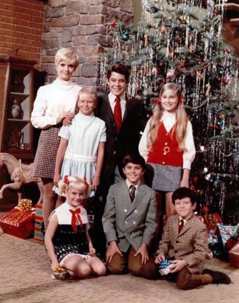 Brady Bunch Christmas, Ms Doubtfire, Stars For Christmas, Eve Plumb, 1970s Christmas, Blessed Mother Statue, Maureen Mccormick, 70s Nostalgia, The Andy Griffith Show