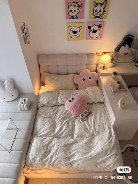 Half A Room Ideas, Bed Korean Aesthetic, Bed Rooms Ideas Aesthetic Korean, Korean Room Ideas Big Spaces, Korean Bedroom Two Beds, Camas Aesthetic, Kawii Beds, Small Room Layouts, Small Room Makeover