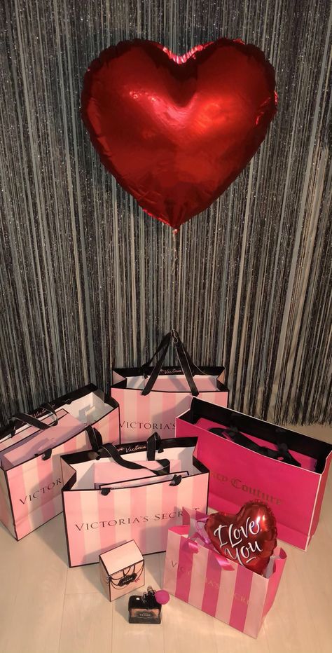 Spoil Her Gifts, Expensive Valentines Gifts, Victoria Secret Gifts, Rich Gifts, Luxury Birthday Gifts, Valentine Photo Shoot, Birthday Goals, Luxury Birthday, Victoria Secret Outfits