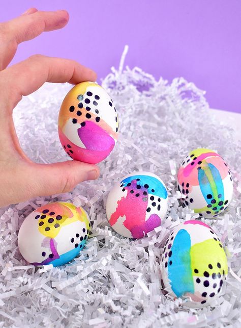 Eastern Eggs Decoration, Impressive Crafts, Modern Easter Egg, Shaving Cream Easter Eggs, Dye Easter Eggs, Creative Easter Eggs, Modern Easter, Ceramic Cafe, Easter Egg Art