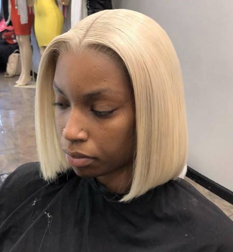 Blonde Bob Middle Part, Customized Wigs, Middle Part Bob, Africa Tattoos, Bob Blonde, Thorpe Park, Classy Hairstyles, Wig Install, Black Ponytail Hairstyles