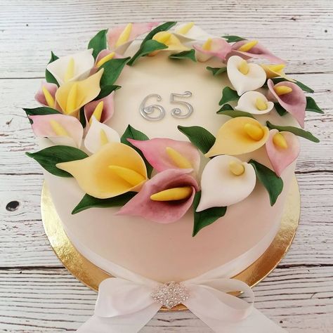 calla lily cake, birthday cake Lily Cake Birthday, Orchid Cake Birthday, Easter Punch Recipes, Calla Lily Cake, Mum Cake, Garden Cupcakes, Lily Cake, 3d Jelly Cake, Fondant Cakes Birthday