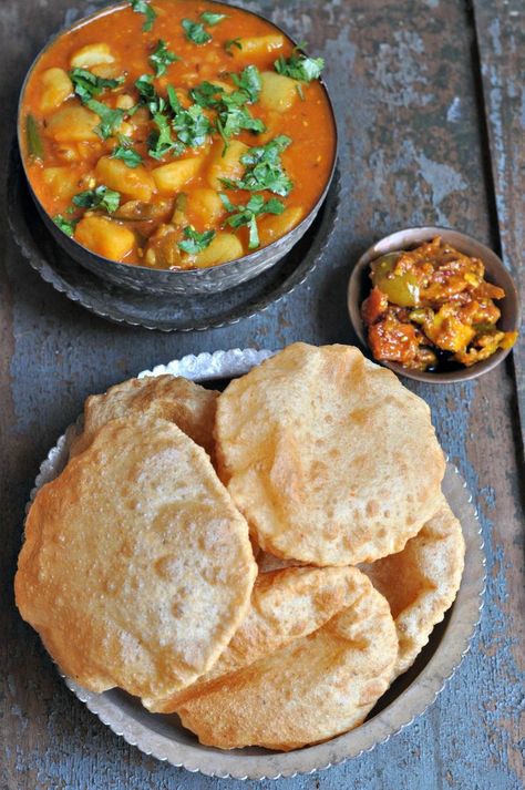 Poori Recipe, Indian Bread, Indian Breakfast, Desi Food, Indian Curry, Indian Street Food, Indian Dishes, Uttar Pradesh, Whole Wheat