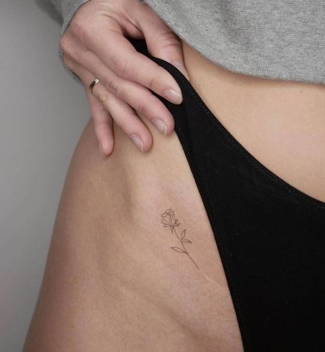 Small Tattoos On Hips For Women, Hips Tattoo, Small Flower Tattoo, Tattoo 2024, Minimal Tattoos, Hip Tattoos, Hidden Tattoos, Hip Tattoos Women, Petite Tattoos