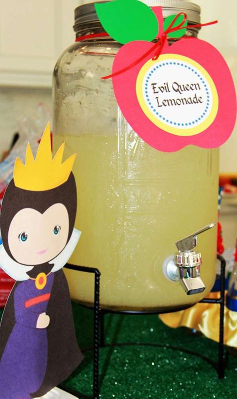 Fairest One Of Them All Birthday, Snow White Themed Birthday Party Diy, Snow White Birthday Party Ideas, Snow White Party Food Ideas, Snow White Party Ideas, Fairest One Of All Birthday, Snow White Birthday Party Decorations, Snow White 1st Birthday Party, Snow White Birthday Party Food