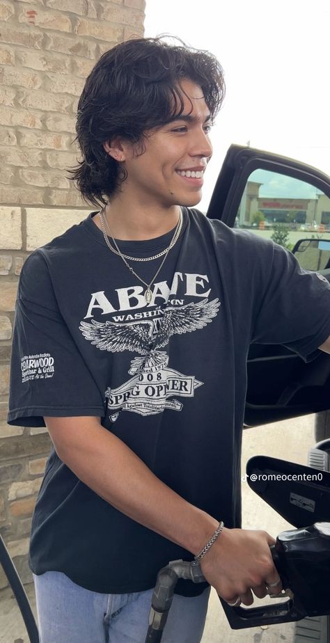 Tall Curly Hair Boy, Mexican Boy Aesthetic, Fine Hispanic Men, Guy Face Claims, Latino Boys, Mexican Guys, Boys Aesthetic Outfits, Hot Mexican Men, Mexican Man