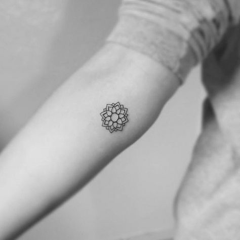 15+ Minimalist Tattoo Ideas That Will Inspire You To Get Inked Small Mandala Tattoo, Meaningful Tattoos For Women, Small Girl Tattoos, Small Meaningful Tattoos, Cute Tiny Tattoos, Cute Small Tattoos, Tiny Tattoo, Large Tattoos, Subtle Tattoos