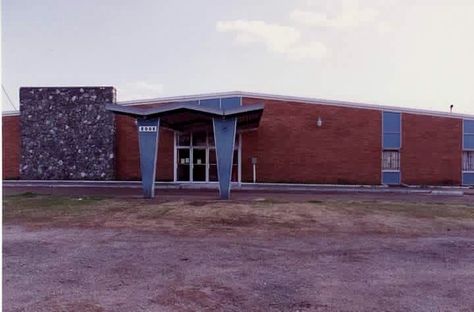 The Twilight  Skating  Rink, Pleasant Grove, Dallas, Texas. This building was demolished and is now a DART station. American Wallpaper, Break Dancing, Pleasant Grove, Sock Hop, Skating Rink, Dallas Fashion, Retro Items, Old Memories, Grand Prairie