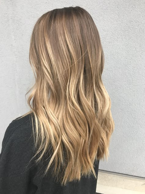 Long Dimensional Haircut, Honey Blonde Hair Medium Length, Blonde Bronde Balayage, Sandy Blonde Hair Balayage, Mini Balayage, Honey Blond Balayage, Golden Bronde Balayage Honey, Grown Out Balayage, Foliage Hair