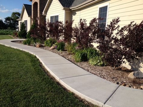 Curved sidewalk and flower bed. Helps give a softer feel to an otherwise long straight sidewalk. Sidewalk Flower Bed, Curved Sidewalk, Sidewalk Landscaping, Concrete Walkway, Sidewalk Chalk Art, Long Flowers, Front Landscaping, Sidewalk Chalk, Home Landscaping