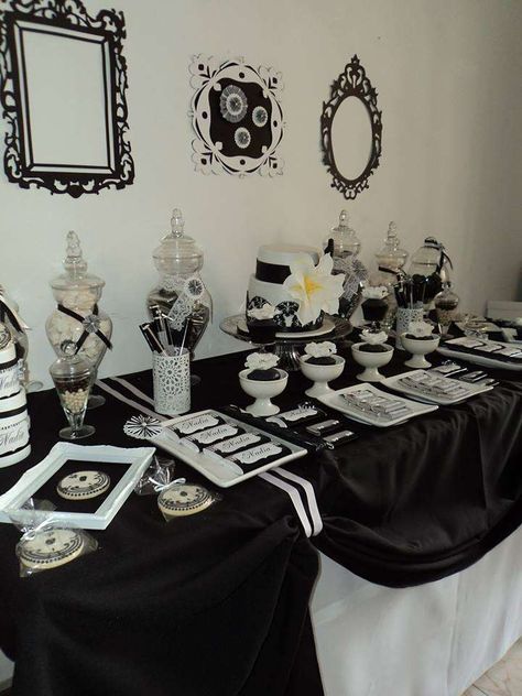 Black And White Dance Theme, Sweet 16 Party Ideas Black And White, Black And White Birthday Decor, Black And White Birthday Party Ideas, Black And White Decorations Party, Black And White Birthday Decorations, Black And White Party Aesthetic, Black And White Masquerade Party, Black And White Theme Party