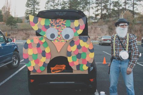 27 Trunk or Treat Ideas. Not all 'non-scary' themed, but still some good ideas - Halloween Car Decorations, Church Halloween, Trunk Or Treat Ideas, Black Kids Fashion, Halloween Traditions, Treat Ideas, Movie Themes, Trunk Or Treat, Halloween Pictures