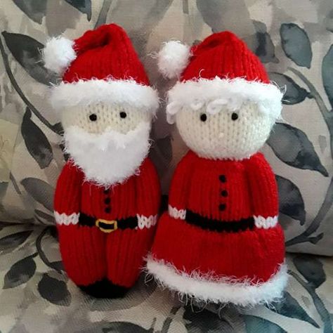 This knit Santa and Mrs. Claus are so cute, I almost don’t know what else to say about them. They’re worked flat and sewn together, and it looks like the clothes are part of the body. The originals were made … Read More... Christmas Toy Knitting Patterns, Knitted Santa, Christmas Knitting Projects, Knit Christmas Ornaments, Knitted Christmas Decorations, Knitted Dolls Free, Christmas Knitting Patterns Free, Knit Doll, Knitted Doll Patterns