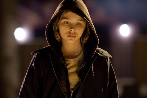 Chloe Grace Moretz ("Kick Ass" "Carrie") in the vampire film "Let Me In" Let Me In Movie, Fictional Heroes, Kun Aguero, The 5th Wave, Chloe Fashion, Carrie White, Chloe Grace Mortez, Vampire Romances, Matt Reeves