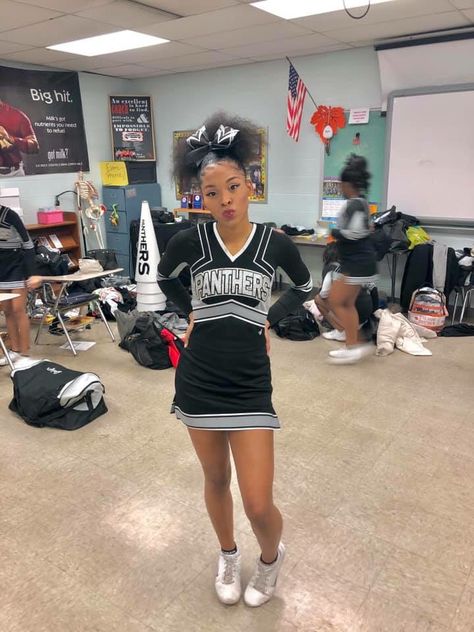 Black Cheerleaders Hairstyles, Black Cheerleaders, Kids Outfits Daughters, Cheerleading Photos, Cute Cheer Pictures, Cheer Athletics, Cheerleading Hairstyles, Cheer Poses, Cute Cheerleaders