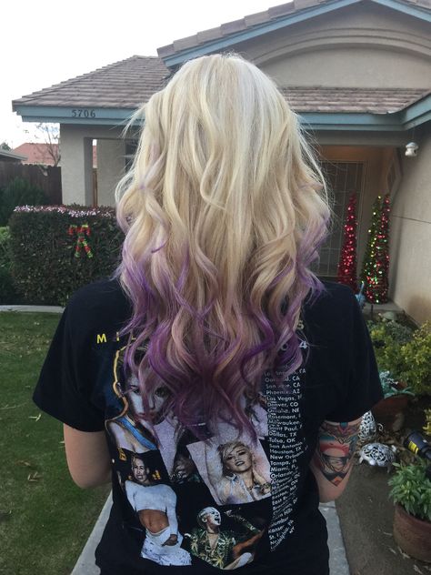 Blonde with purple tips White Blonde Hair With Purple, Purple Under Blonde Hair, Blonde Hair With Purple Ends, Blonde With Purple Hair, Blonde Hair With Colored Tips Dip Dyed, Purple Dip Dye Hair Blonde, Blonde With Colored Tips, Blonde Hair With Purple Money Pieces, Blonde With Purple Tips